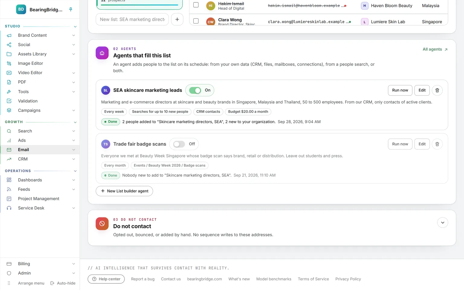 Two List builder agents on a list: one switched on, looking for marketing and e-commerce leads from the CRM and a people search, up to ten new people a week, one switched off, reading trade fair badge scans